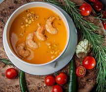 Тыквенный с кукурузой и креветками