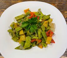 Зеленая фасоль с овощами