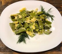 Зеленая фасоль с яйцами