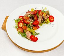 Салат с утиной грудкой
