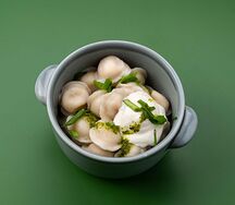 Пельмени из медвежатины с зеленым маслом