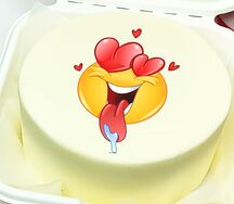 Бенто-торт смайлик с сердечками и языком