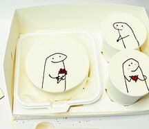 Бенто-торт в форме и стаканы cake to go на день рождения 