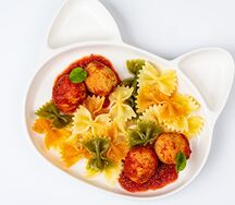 Макароны с фрикадельками в томатном соусе
