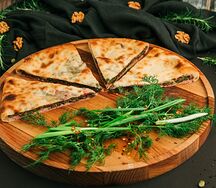 Пирог с листьями свеклы и осетинским сыром (средний)