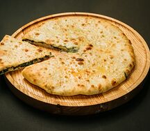 Пирог со шпинатом и осетинским сыром (средний)