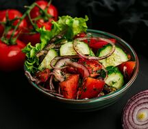Классический салат из свежих овощей