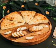 Пирог с картофелем и осетинским сыром (средний)