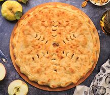 Яблочный пирог с корицей и грецкими орехами (большой)