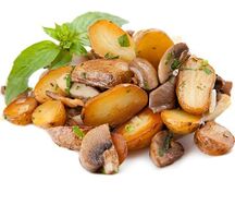 Молодой картофель с грибами