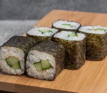 Мини ролл с огурцом