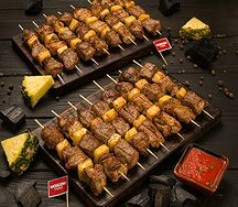 Мини-шашлычки из свинины с ананасами