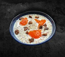 Киноа-каша с хурмой и грецким орехом