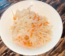 Салат из квашеной капусты 