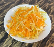 Салат морковный с капустой