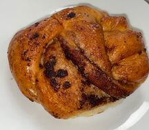Булочка с корицей