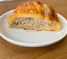 Мясной рулет в oмлете 
