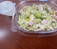 Салат с курицей и ананасом