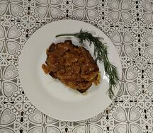Печень говяжья под карамелизированным луком