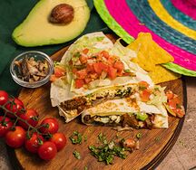 Tex-Mex Casa Dilla с курицей BBQ и моцареллой