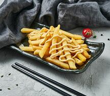 Картофель фри с сырным соусом