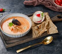 Том ям с морепродуктами