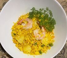 Рис с ананасом и креветками