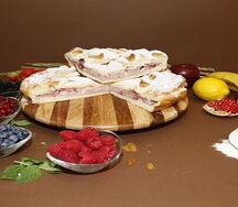 Сдобный пирог с творогом и вишней