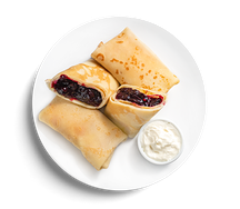 Блинчики со смородиной и сметаной
