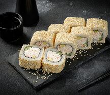 Калифорния в кунжуте ролл