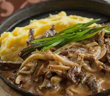 Бефстроганов со cвинoй вырезкой