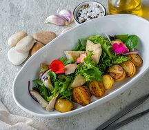 Салат зеленый с груздями