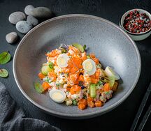 Оливье с лососем и красной икрой