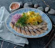 Сельдь с отварным картофелем