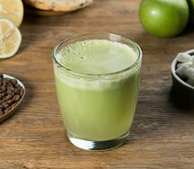 Свежевыжатый яблочный сок