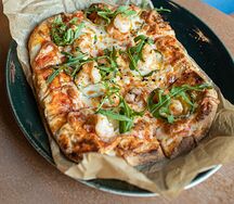 Пицца с креветками