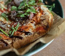 Пицца с ростбифом