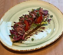 Брускетта с ростбифом