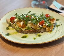 Брускетта с креветками