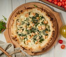 Пицца креветки с пармезаном