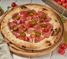 Пицца Сальчичон в медово-горчичном соусе