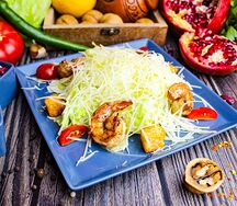 Салат Цезарь с креветками