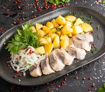Слабосолёная сельдь домашнего посола с картофелем