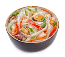Рисовая лапша с морепродуктами