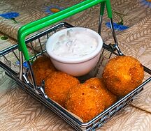 Горячие сырные шарики