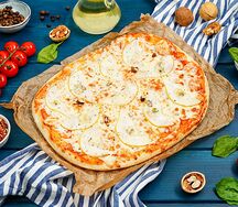 Римская пицца Груша с горгонзолой и грецким орехом
