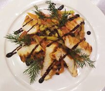 Теплый салат с индейкой и овощами