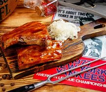 Ребрышки свиные под соусом BBQ