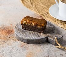 Брауни с карамелью