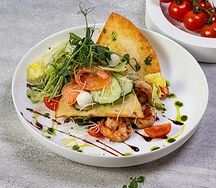 Мильфей с креветками и лососем
